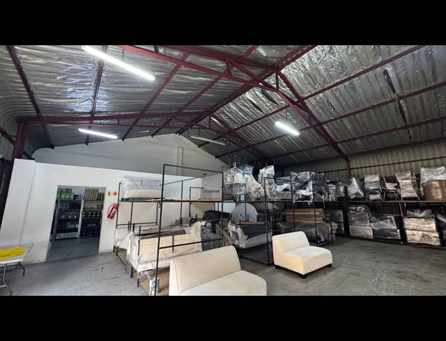 2,500M² WAREHOUSE FOR SALE IN WYNBERG